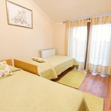 Apartments Mirjana Новиград Екстериор снимка
