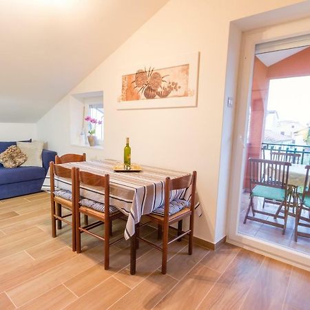 Apartments Mirjana Новиград Екстериор снимка