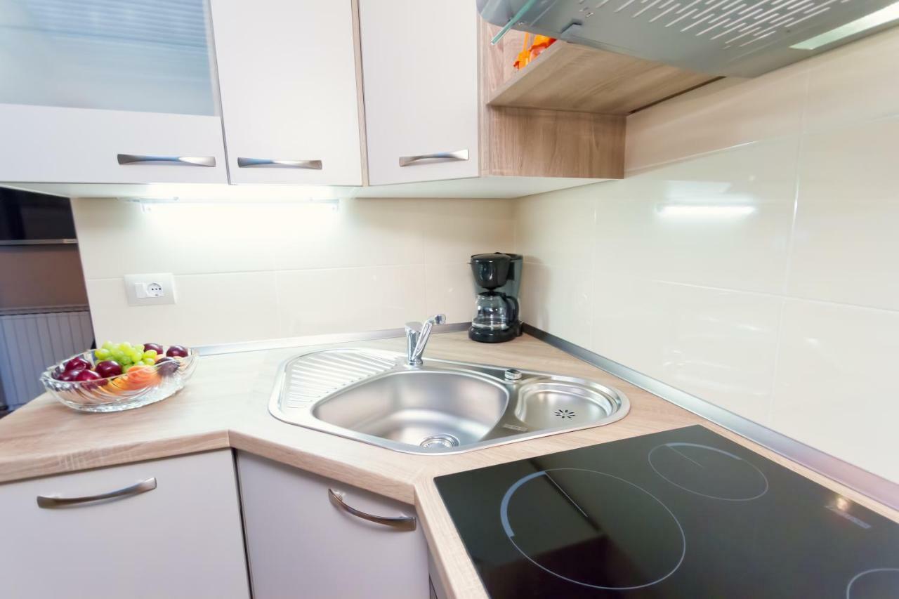 Apartments Mirjana Новиград Екстериор снимка