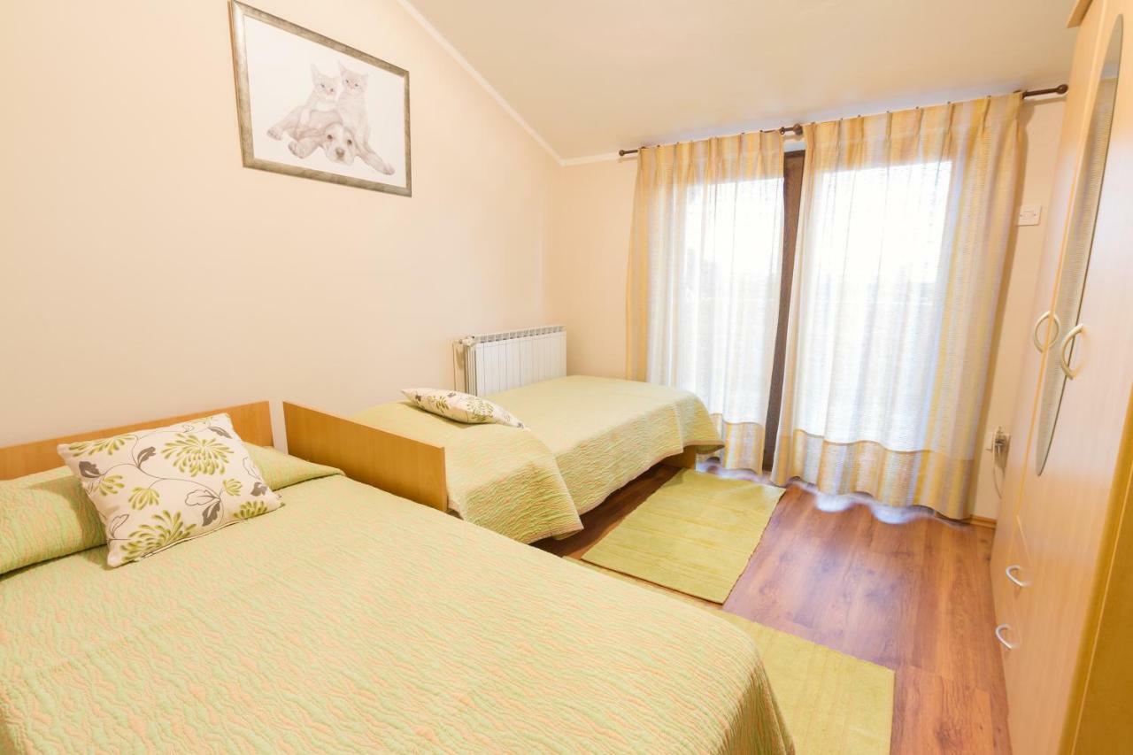 Apartments Mirjana Новиград Екстериор снимка