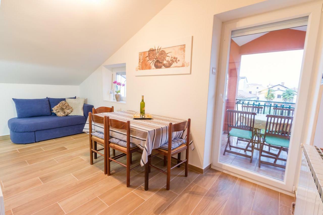 Apartments Mirjana Новиград Екстериор снимка