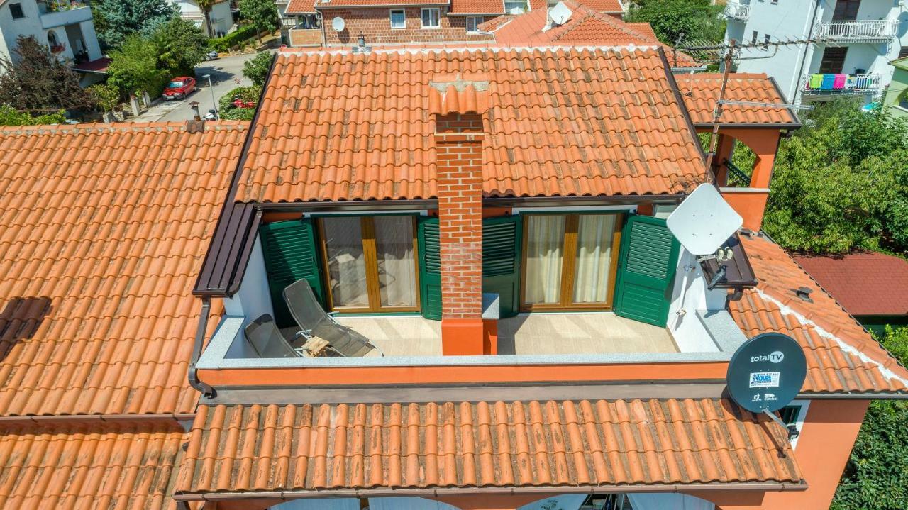 Apartments Mirjana Новиград Екстериор снимка