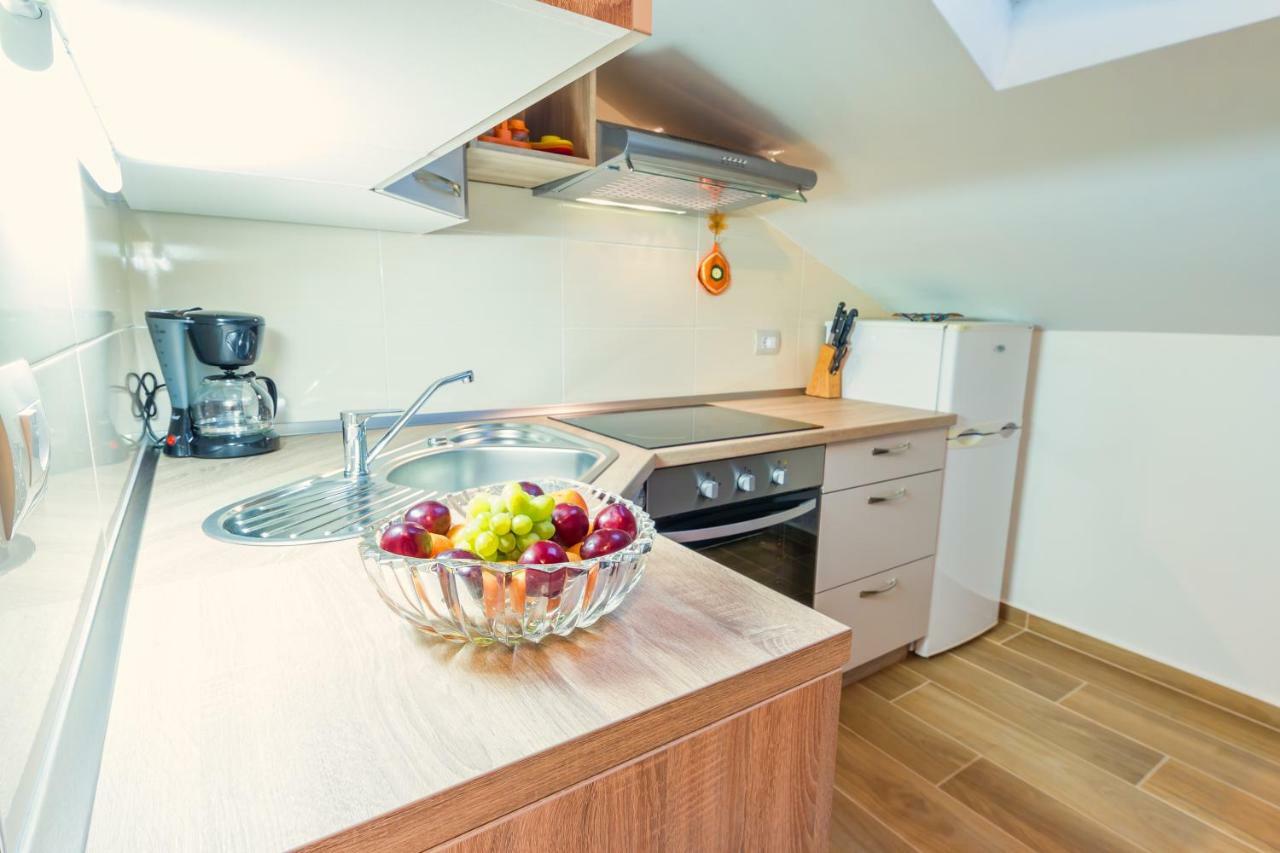 Apartments Mirjana Новиград Екстериор снимка